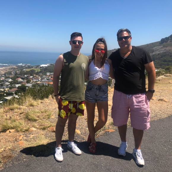 Meet your Posher, Lara - Picture 1 of 1